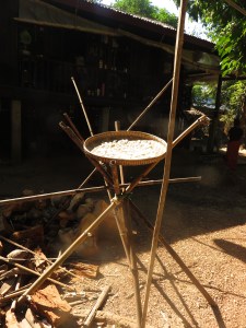 Sušenje riže, Bilu otok, Mijanmar