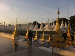 Kuthodaw Pagoda, Mandalay, Mijanmar